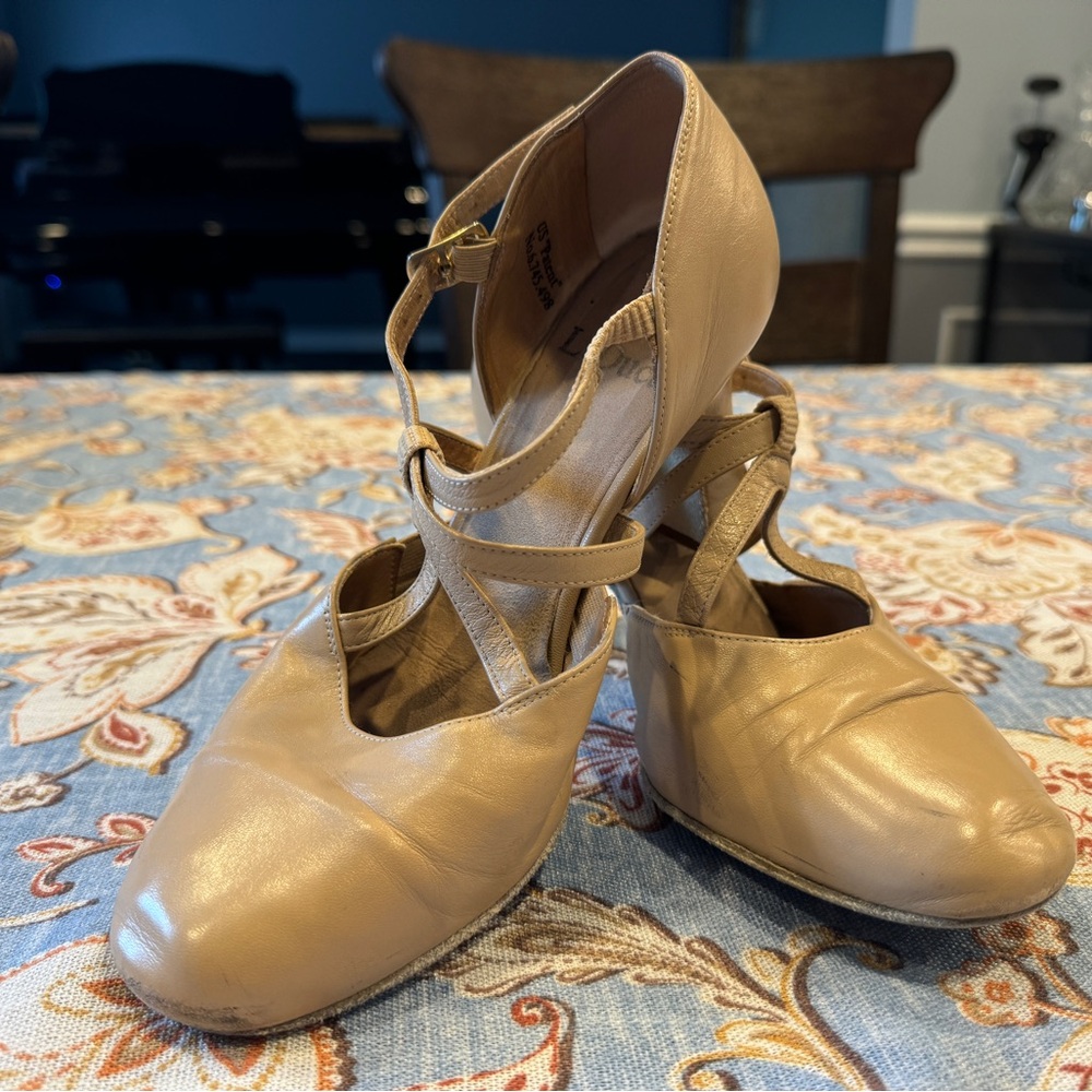 LaDuca “Elizabeth” 3” soft sole dance shoes - 9 Wide (37.5 W)